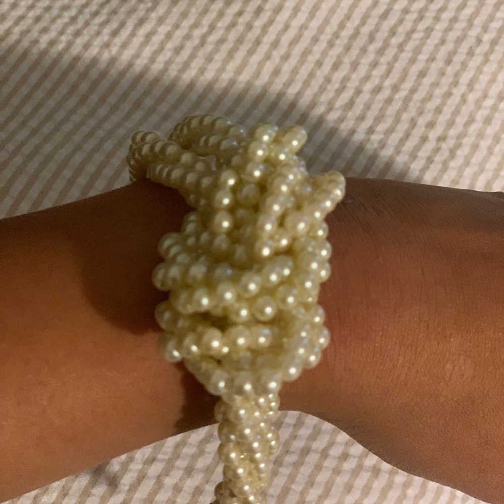 Banana republic chunky pearl bracelet!